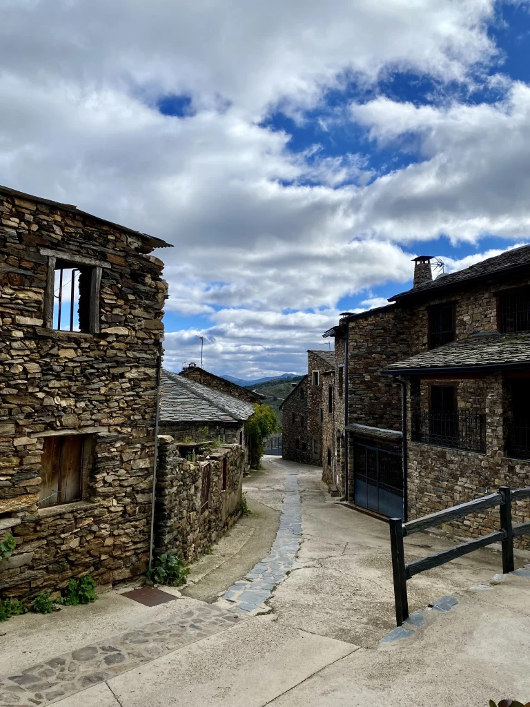 Valverde de los Arroyos Pueblos Negros Guadalajara