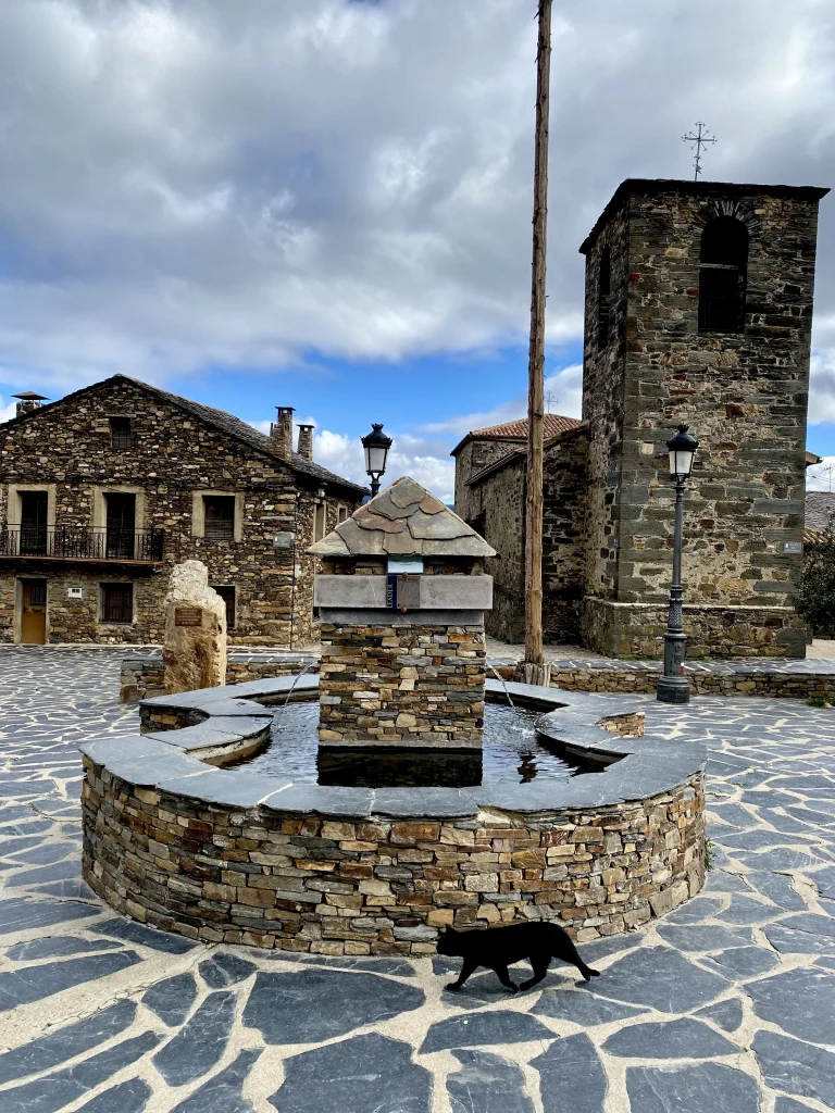 Valverde de los Arroyos Pueblos Negros Guadalajara