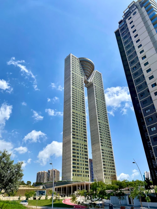 lateral edificio intempo