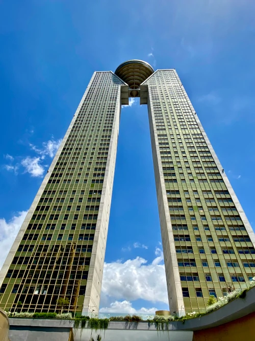edificio Intempo desde abajo