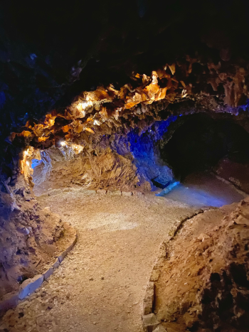 imagen de la Cueva de los Cuchillos